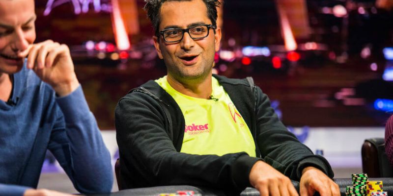 Antonio Esfandiari là ai?