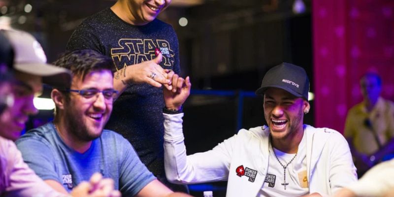 Neymar chơi poker và đã nuôi ước mơ thành tay poker giỏi