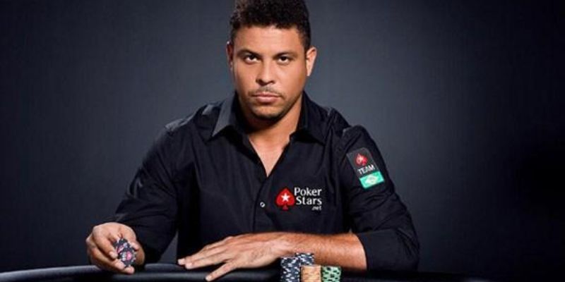 Ronaldo béo chơi poker lấn sân sang chơi 